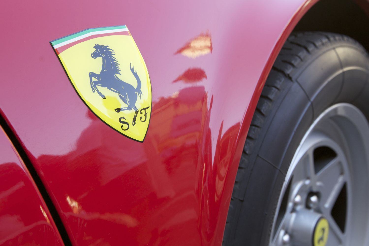 Esta es la fascinante historia detrás del logotipo de Ferrari