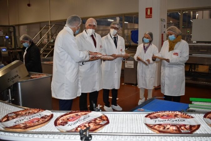 El sector cárnico dispara la facturación de Campofrío 2 Merca2.es visita a la fábrica de pizzas de Campofrío en Ólvega (Soria).
