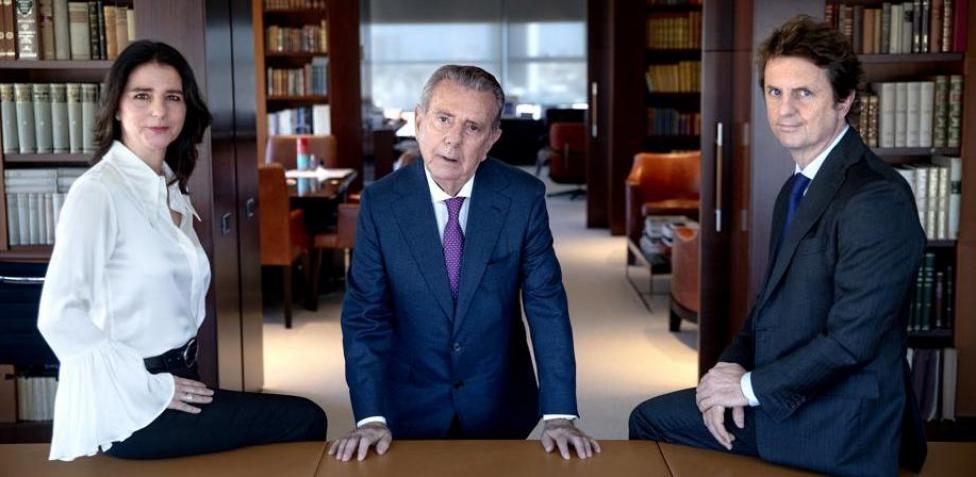 El Grupo Godó mima a La Vanguardia con fiesta y premios a cuenta de su 142 aniversario