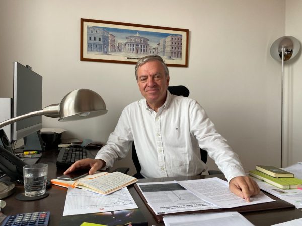 Jose Donoso director general de la UNEF en su despacho Merca2.es