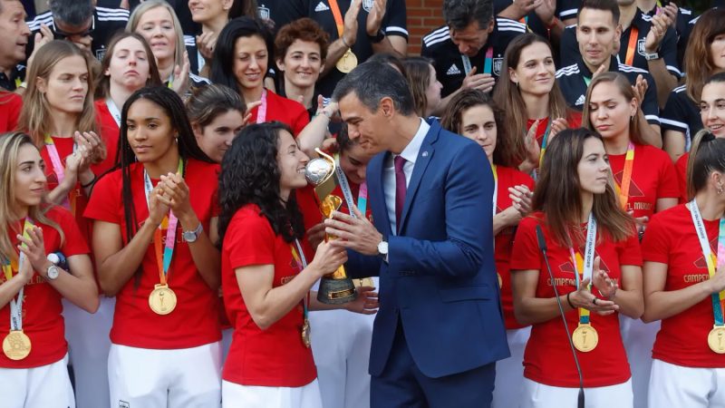 Pedro Sánchez recibe a la selección