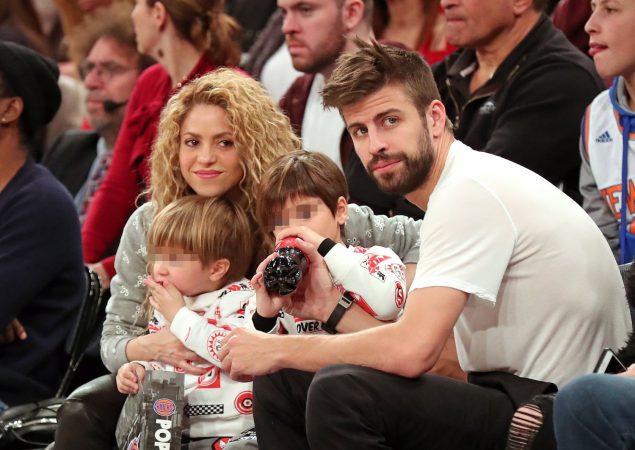 Shakira y Piqué con sus hijos