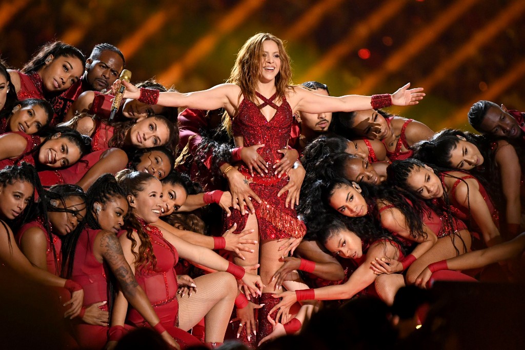 Shakira y sus bailarinas