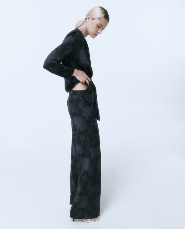 Traje negro de Sfera