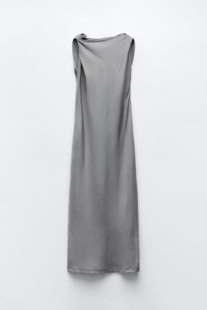 Un vestido midi en lino