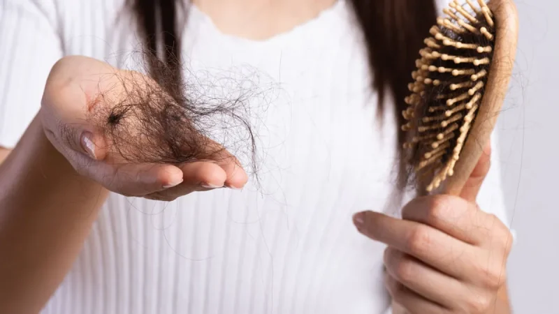 La preparación del remedio natural para evitar la caída del cabello