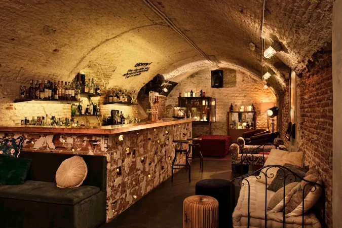 Los locales clandestinos de Madrid que querrás descubrir uno a uno 82 Merca2.es coleccion Merca2.es