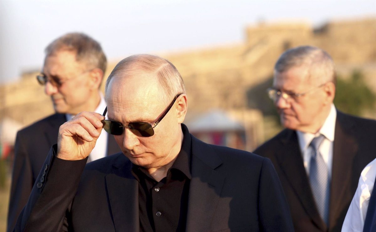 Efectos del ‘cerrojo’ de Putin al petróleo: pánico por la gasolina, cal y arena en las renovables