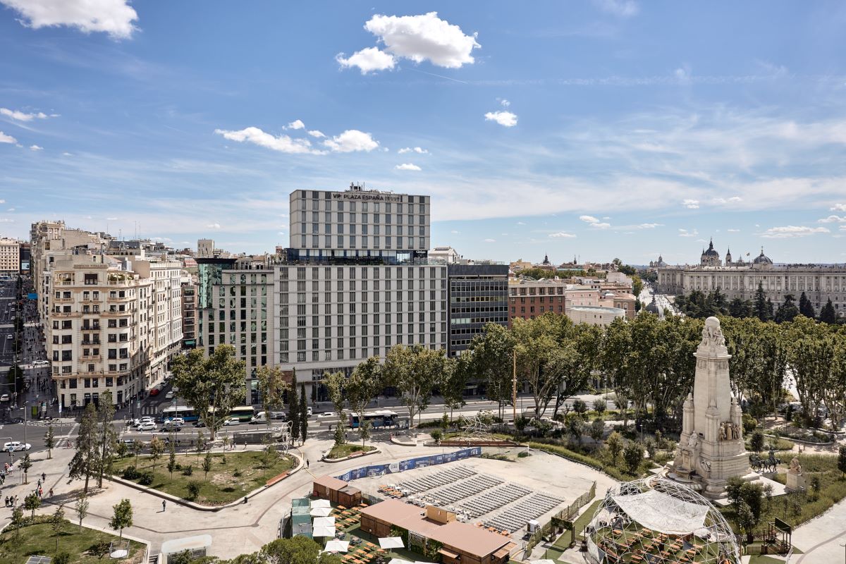 El Hotel VP Plaza España Design, un icono arquitectónico y sostenible en pleno centro de Madrid