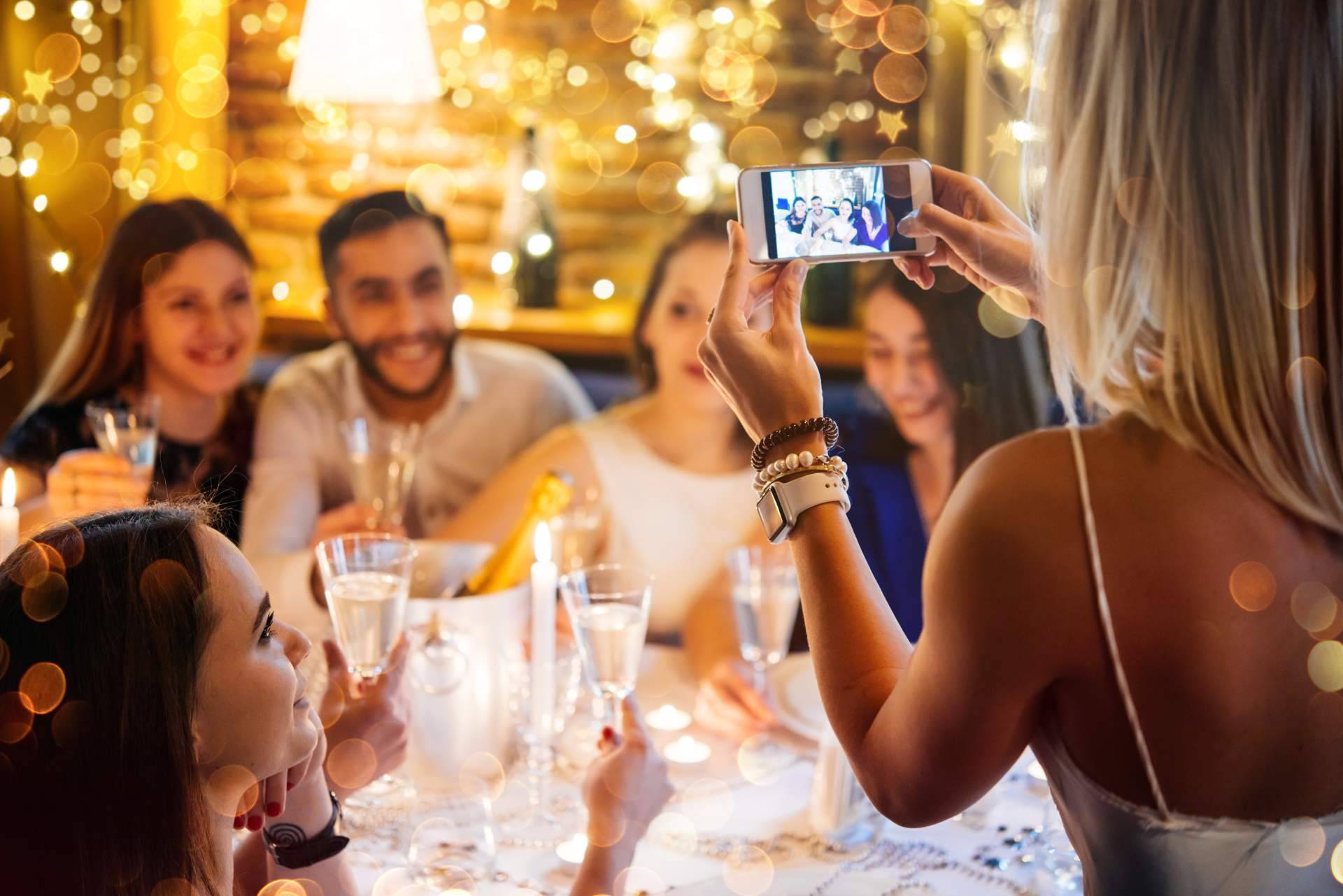 Organizar una cena de navidad de empresa con la ayuda de Barcelona Noche