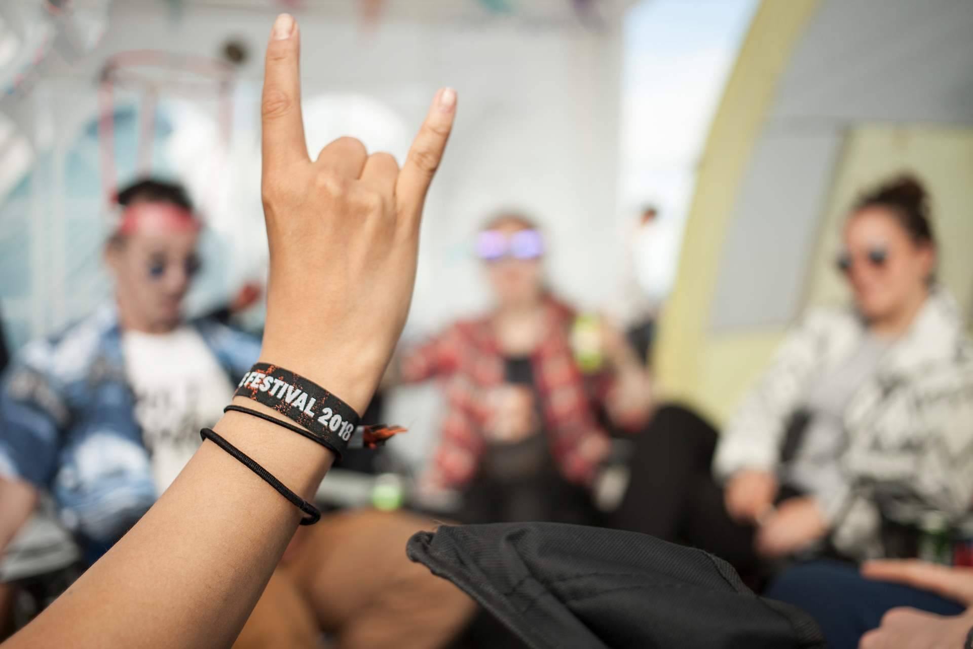 Diseñar pulseras de tela personalizadas, de la mano de Pulseras para Discotecas