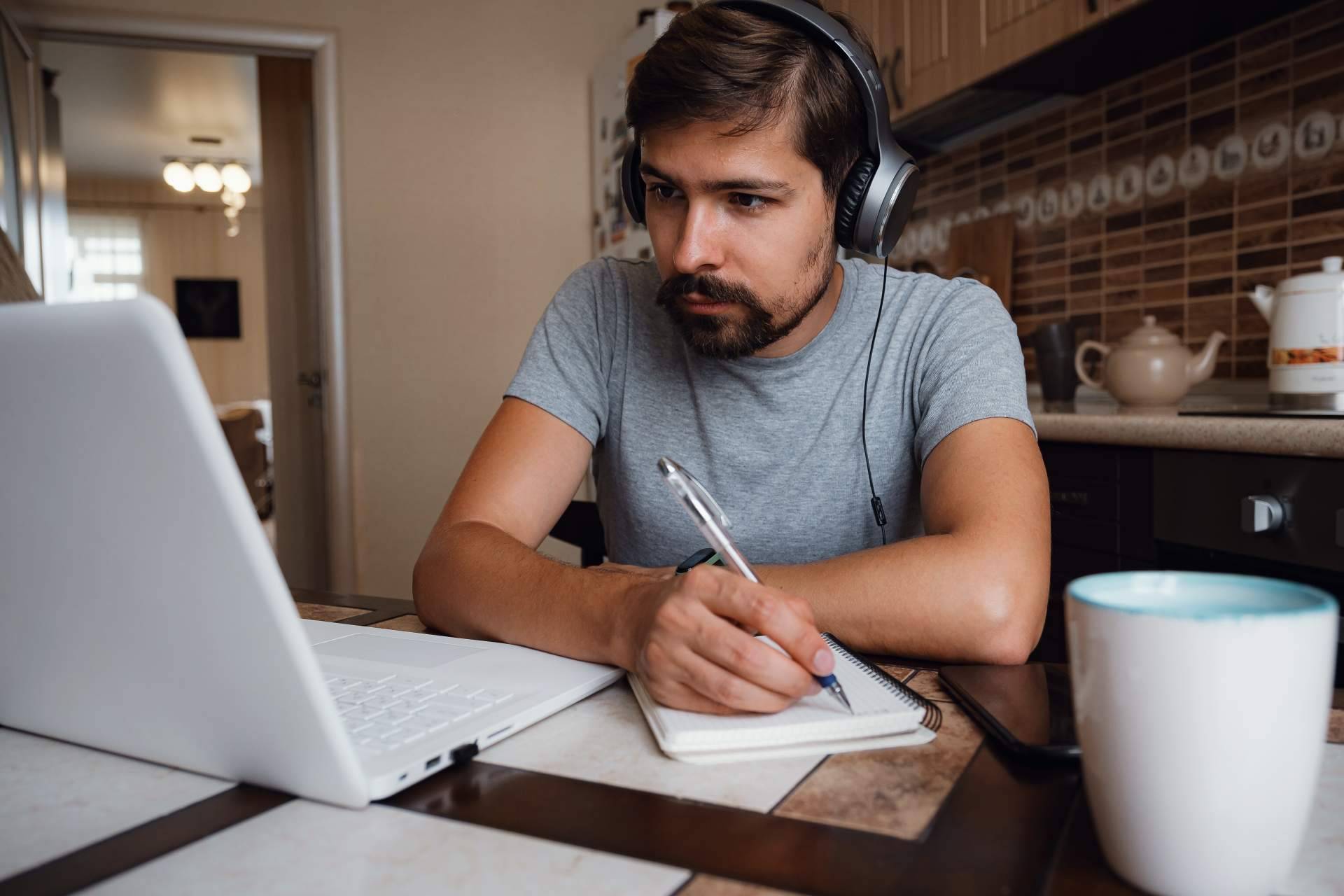 Aprendizaje en línea sin límites; Desarrollo Web Total proporciona aulas virtuales personalizadas
