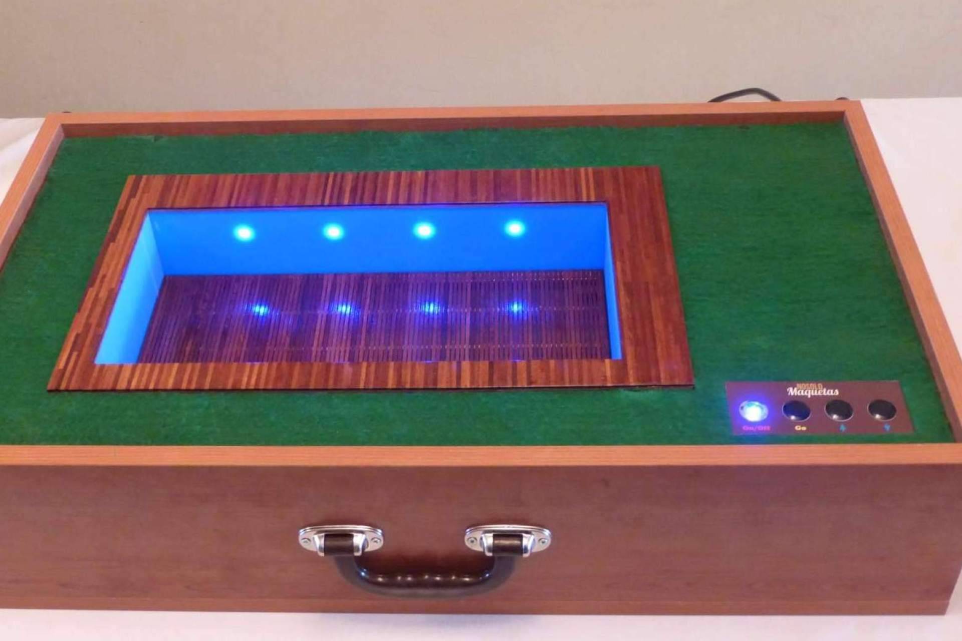No Solo Maquetas dispone de una maqueta automatizada de piscina de fondo móvil