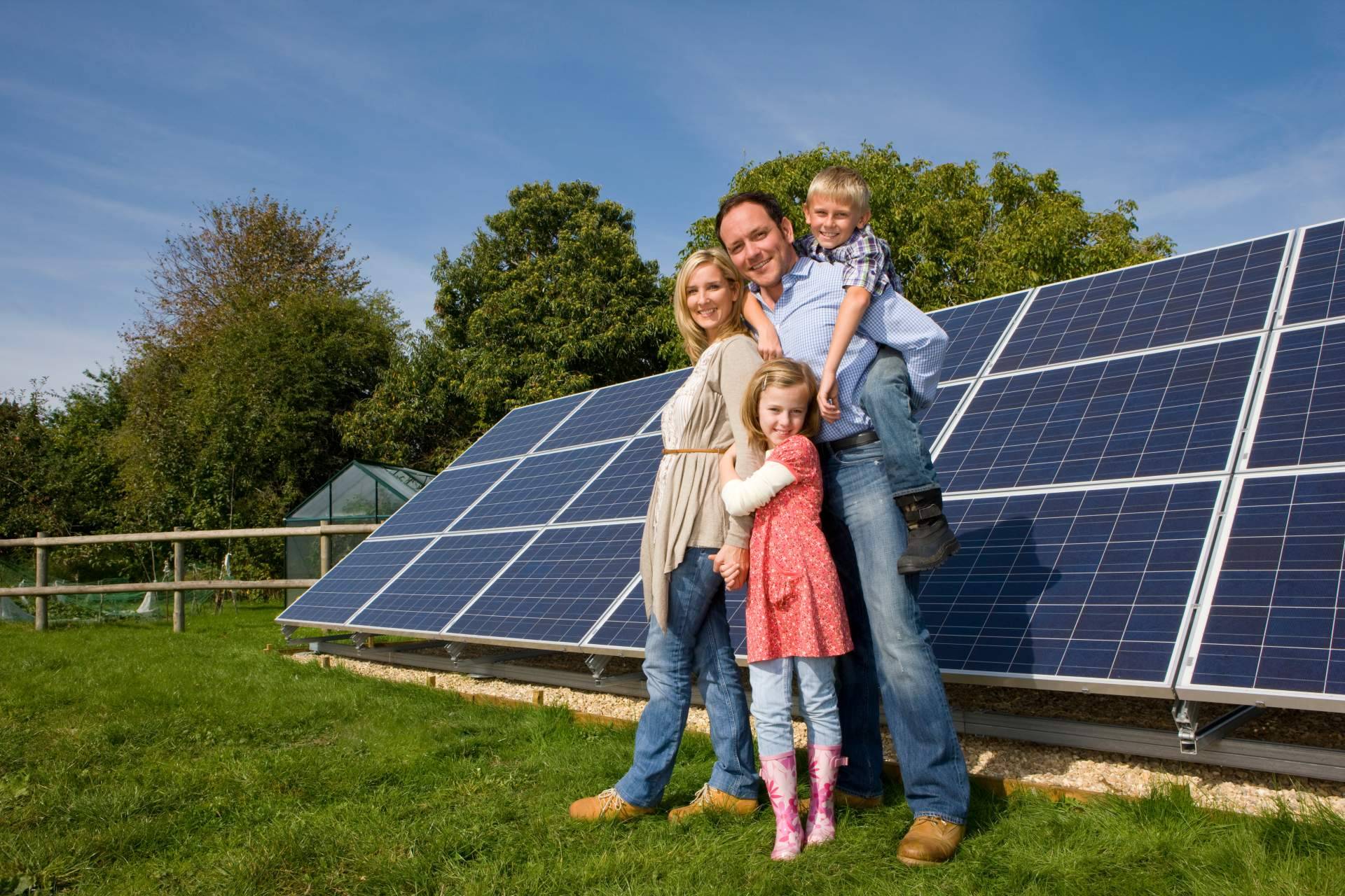 Made In Málaga y PESYR I+D, cuenta con profesionales expertos en fotovoltaica y ahorro de energía