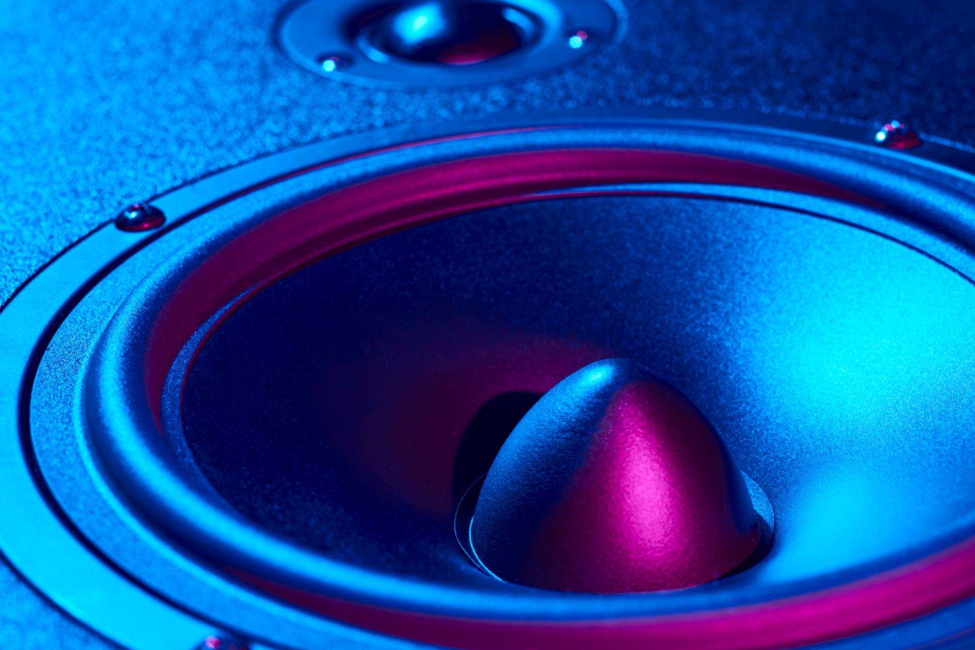 Fiestas Martinika, equipos de sonido e iluminación profesional para lograr eventos perfectos
