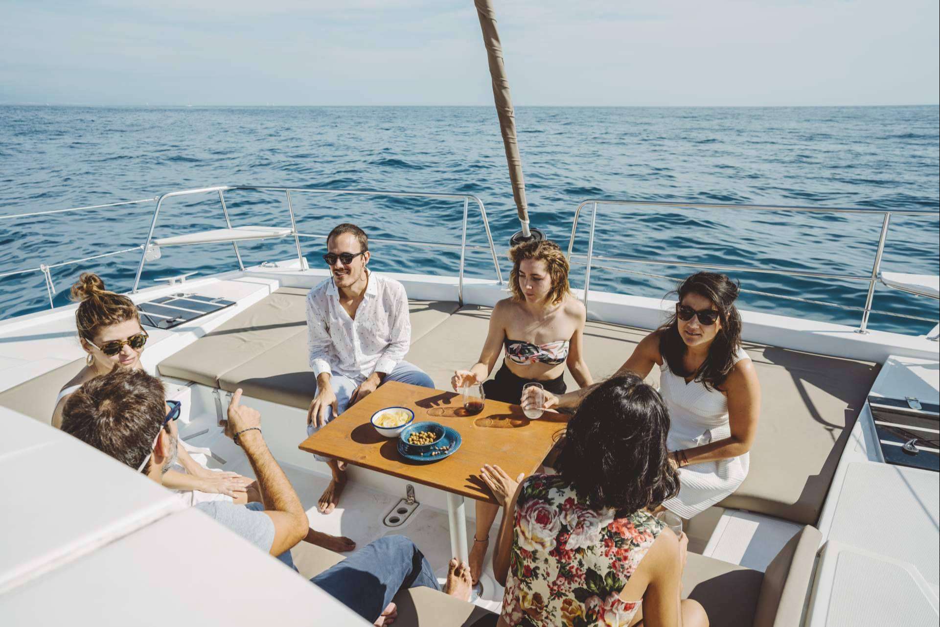 Sondevela dispone de alquiler de barco para tener un evento de empresa