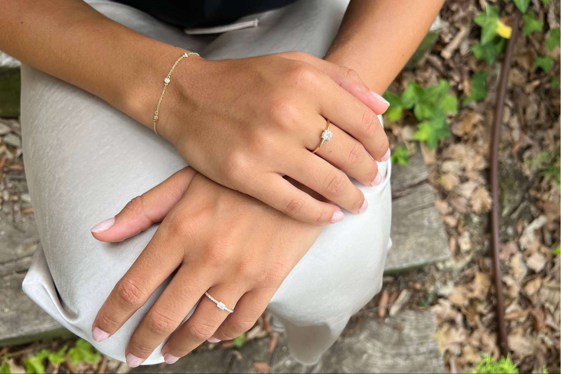 Joyas básicas, ideales para lucir después del verano con una piel bronceada