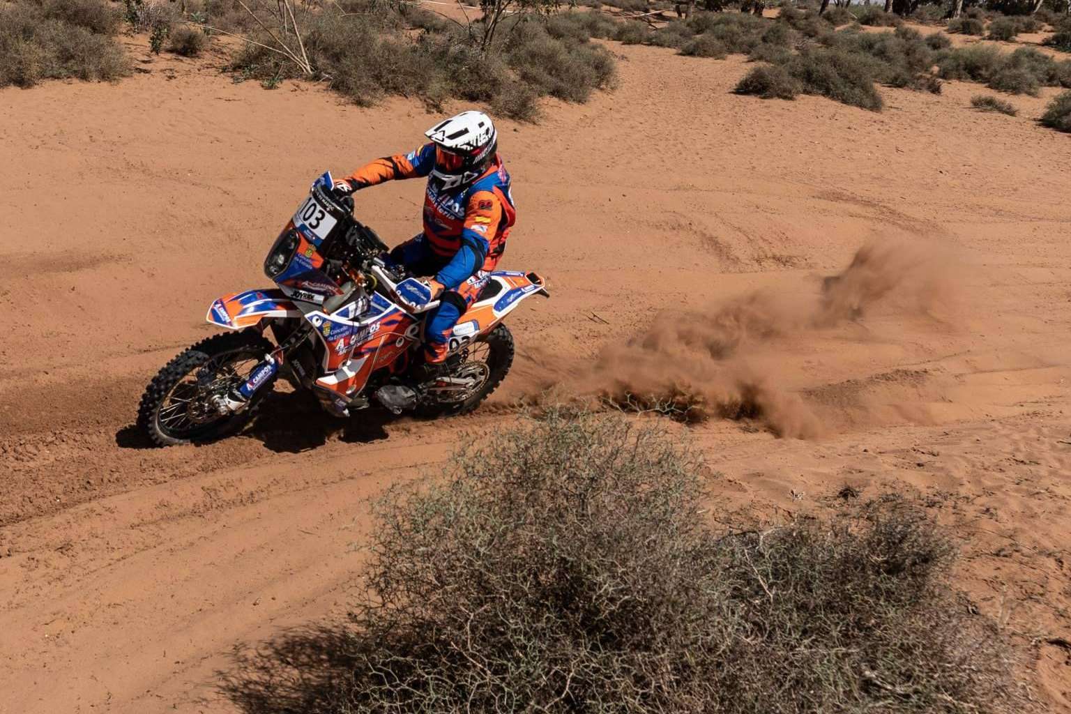 ADHESIVOSEMBARRADOS y su catálogo de ropa personalizada para motos offroad
