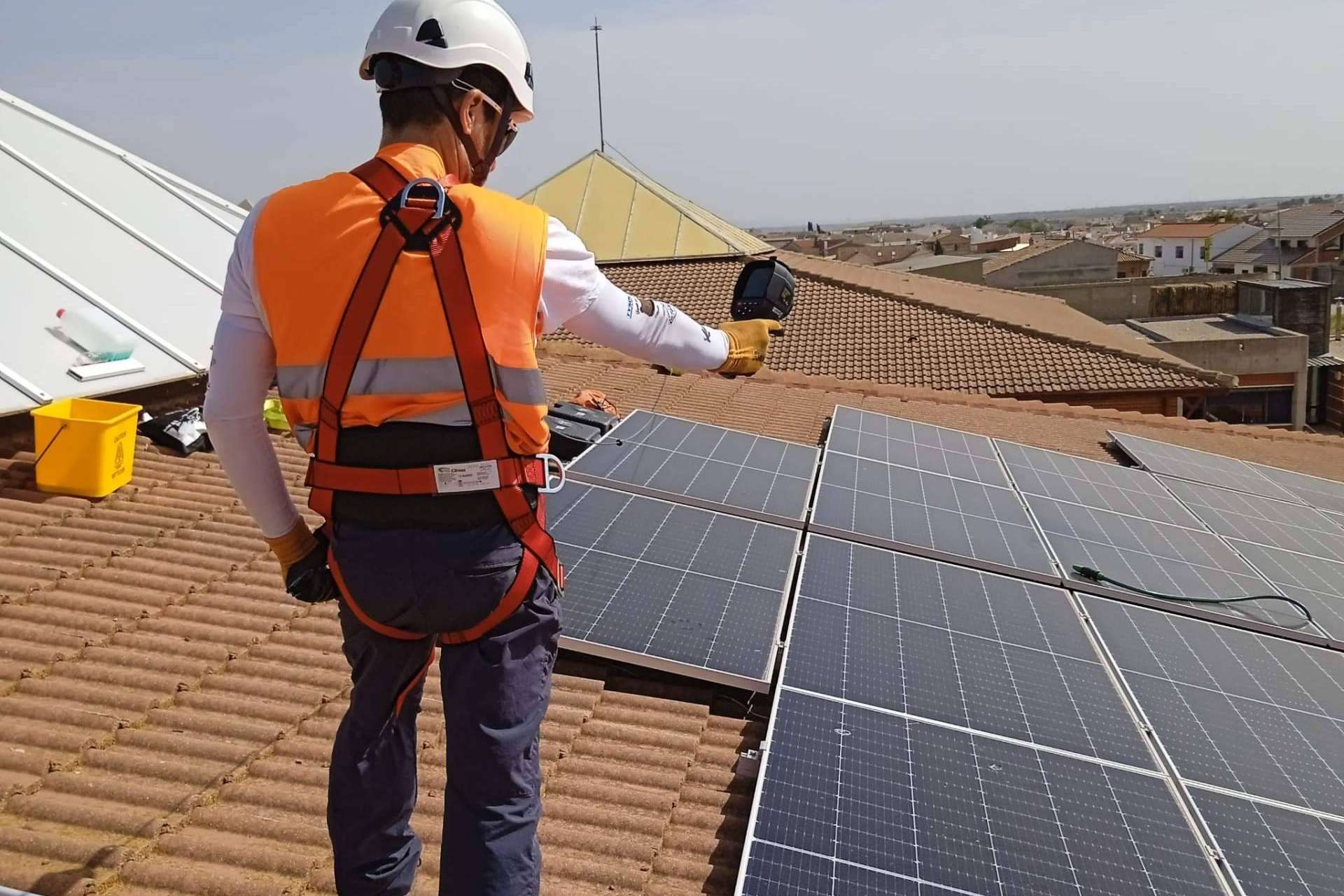 Mantenimiento de instalaciones fotovoltaicas, de la mano de Sunners