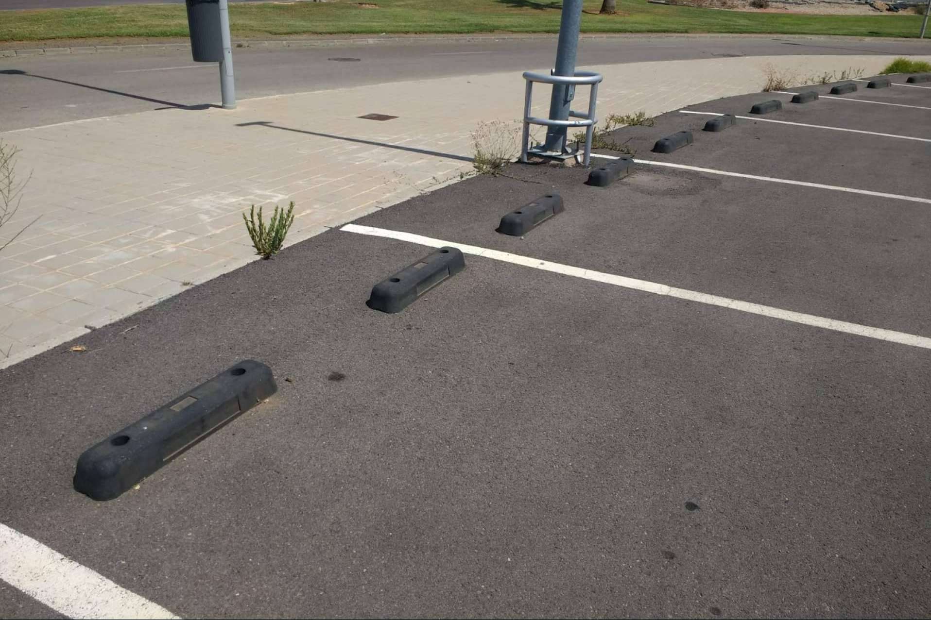 Abadecom contribuye a la economía circular a través de su tope de parking de plástico reciclado