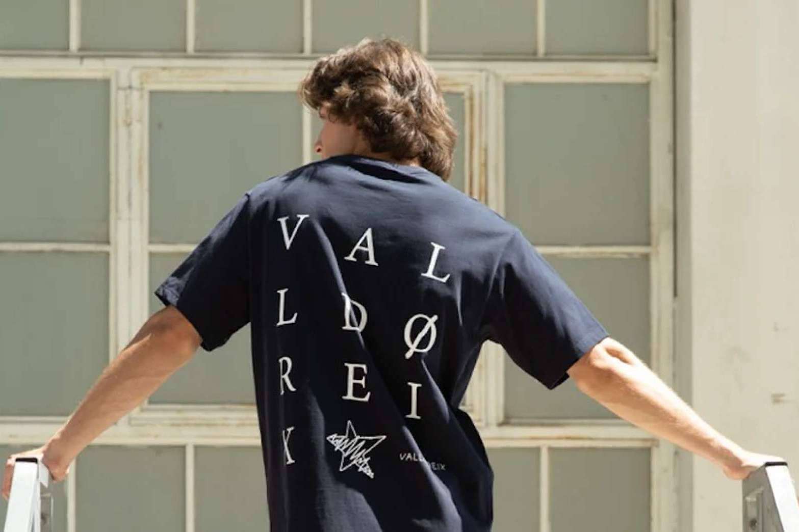 Un icono de la moda masculina contemporánea, las camisas streetwear