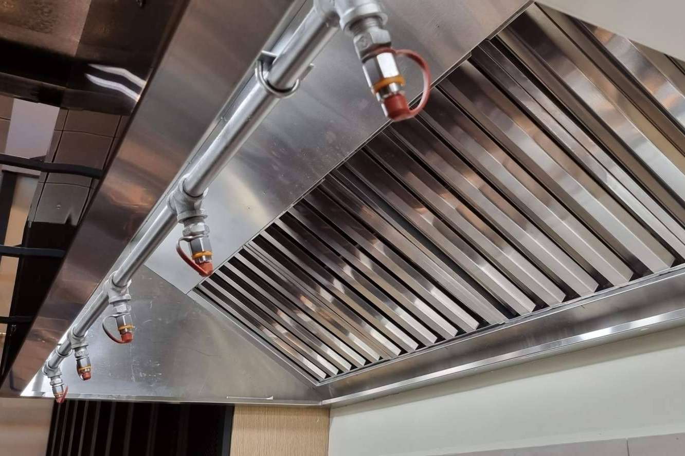 Purificar el aire en todo tipo de cocinas con las campanas industriales de Grupo Industrial