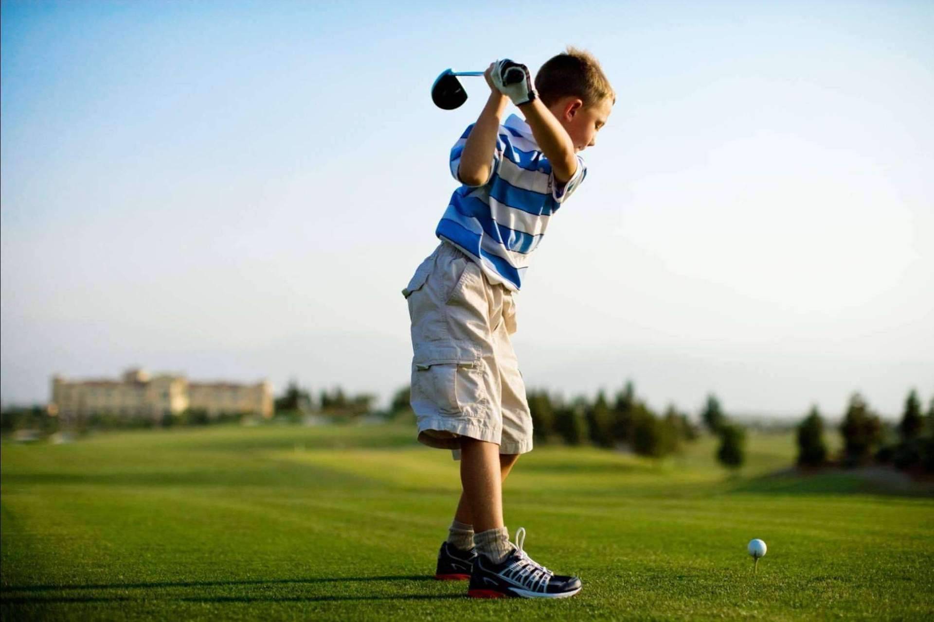 El campo de golf Olivar de la Hinojosa comienza sus cursos trimestrales para la temporada 2023/2024