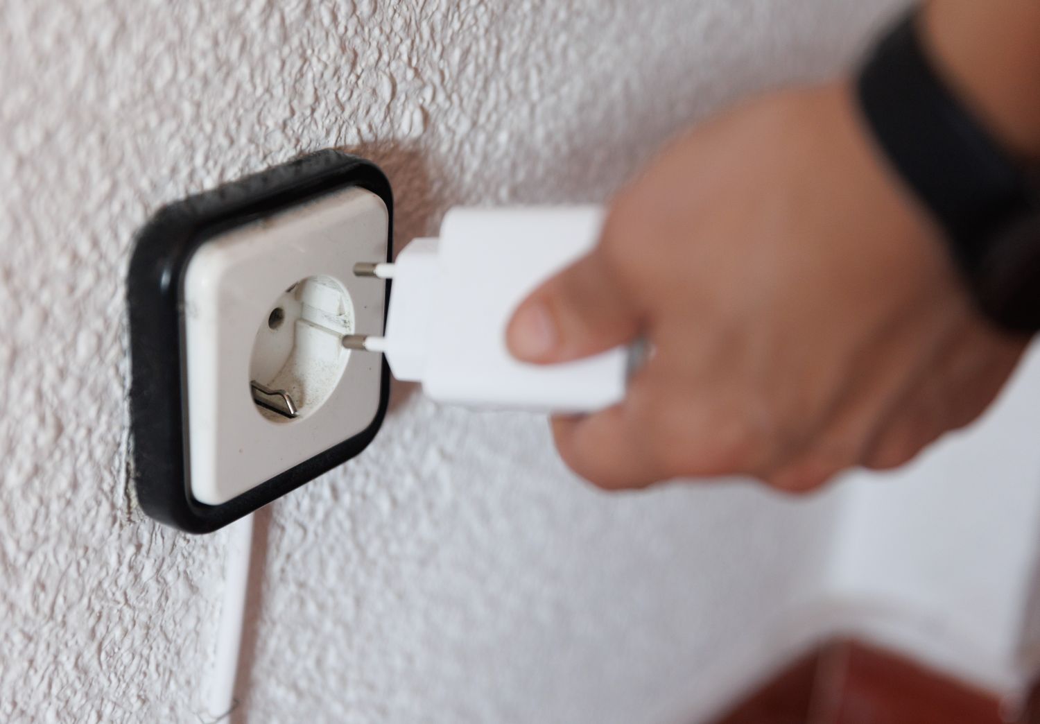 La luz escala otro 3% y se encarece hasta los 107€ MW/h este miércoles