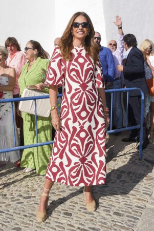 Mariló Montero triunfa con este vestido print otoñal de manga holgada que puedes encontrar en H&M 2 Merca2.es marilo montero f6ac7f5e 230904090959 800x1198 Merca2.es