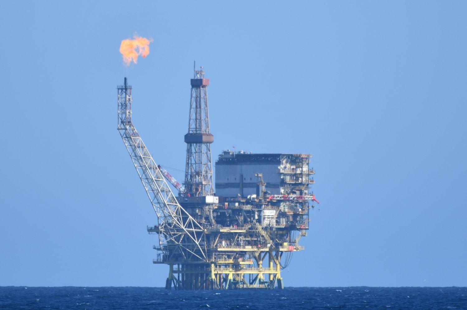 La carrera del precio del petróleo, un muro sin contención