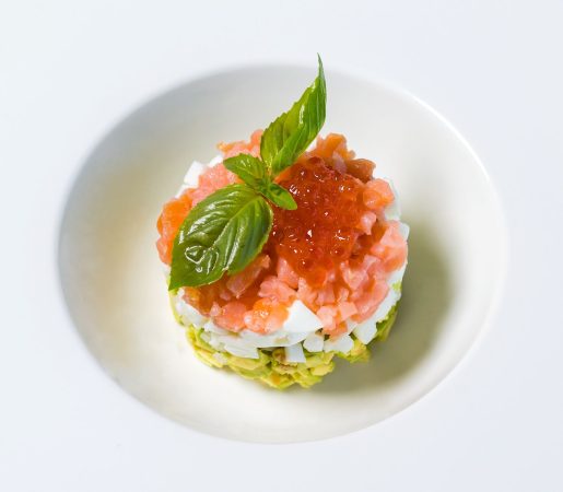Ingredientes para el tartar de salmón ahumado