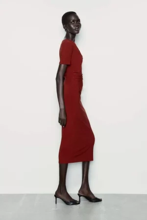 10 prendas que Zara ha rebajado antes de tiempo con las que vestirás impecable 7 Merca2.es 16984052018911 Merca2.es