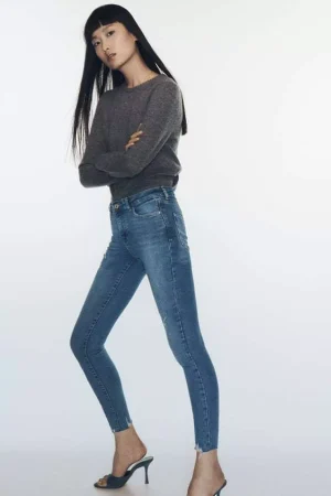 10 prendas que Zara ha rebajado antes de tiempo con las que vestirás impecable 8 Merca2.es 16984052128476 Merca2.es