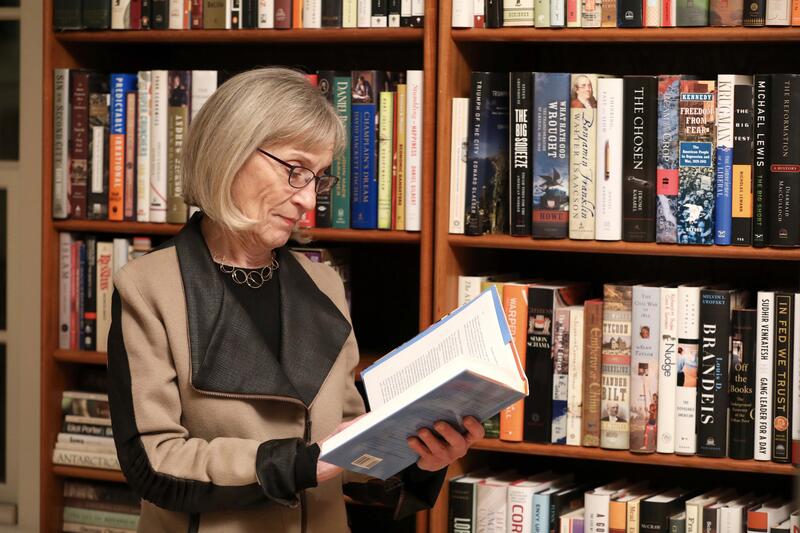 Claudia Goldin, galardonada con el Nobel de Economía