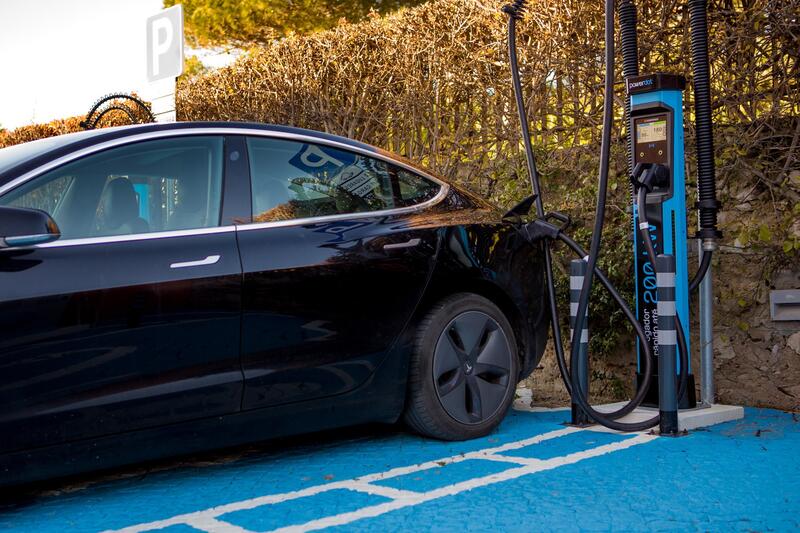 Porwedot y Chargemap lanzan ‘Remote Charge’ para recargar el coche en remoto desde el móvil