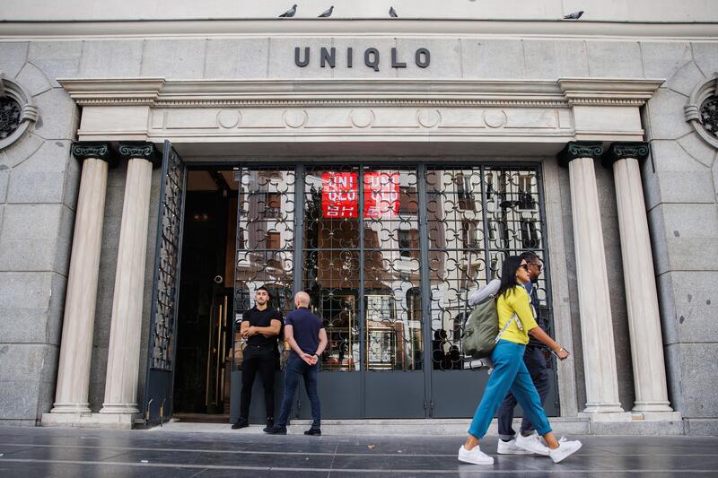 La matriz de Uniqlo ganó un 10,9% más al cierre de su año fiscal y espera crecer un 18% en el próximo