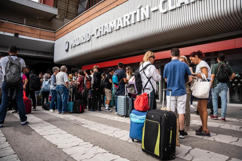 Pasajeros exigen «responsabilidad y soluciones» tras la cancelación de los trenes con dirección a Valencia