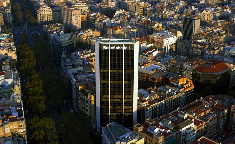 Lewis Sanders reduce su participación en Sabadell hasta el 2,84%