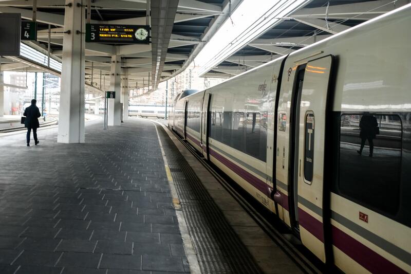 Una incidencia en la línea de alta velocidad Madrid-Barcelona obliga a cortar la circulación de trenes