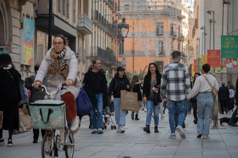 Los hogares con todos sus miembros en paro suben en 12.800 y los que tienen a todos ocupados marcan récord