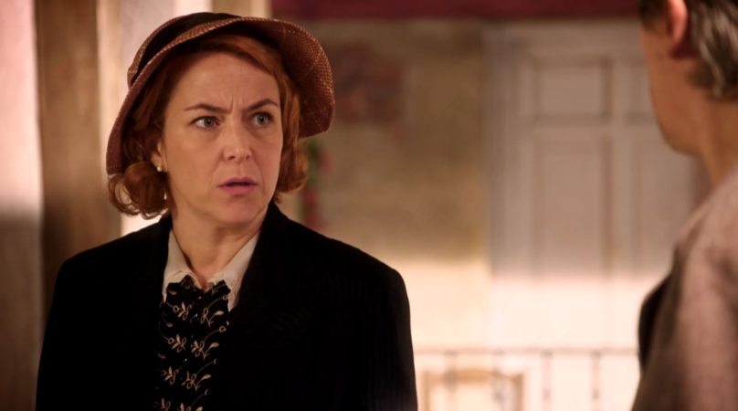 Antonia habla con Higinio