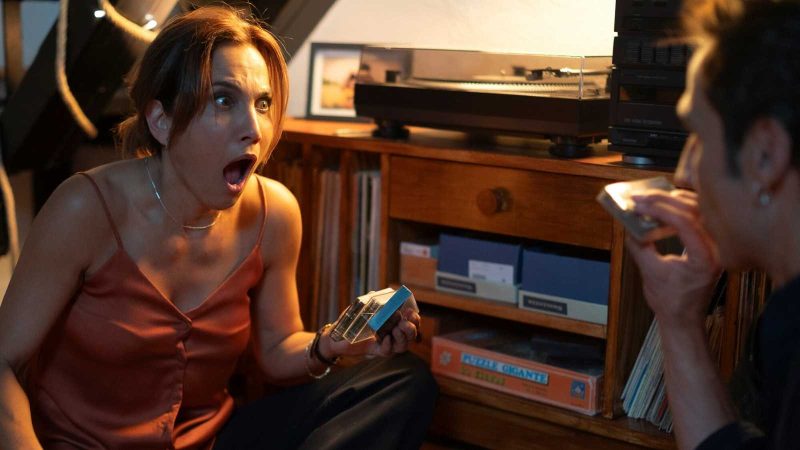 Boda a la vista llena de obstáculos en '4 estrellas' 35 Merca2.es Clara y Julio en la cabaña