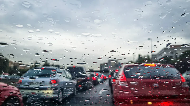 Consejos de la DGT para conducir con lluvia y evitar accidentes 7 Merca2.es