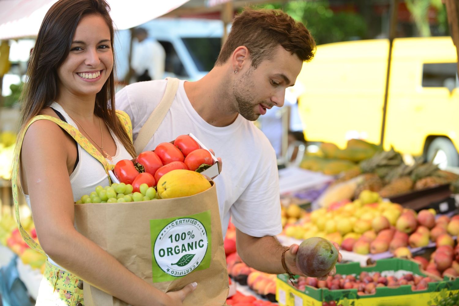 Cautela entre los consumidores europeos a pesar del estancamiento de la inflación y el optimismo