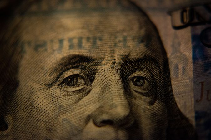 Caixabank, IAG y Mapfre serán los protagonistas junto con Exxon y Chevron 1 Merca2.es Dolares Fed Unsplash 2 Merca2.es