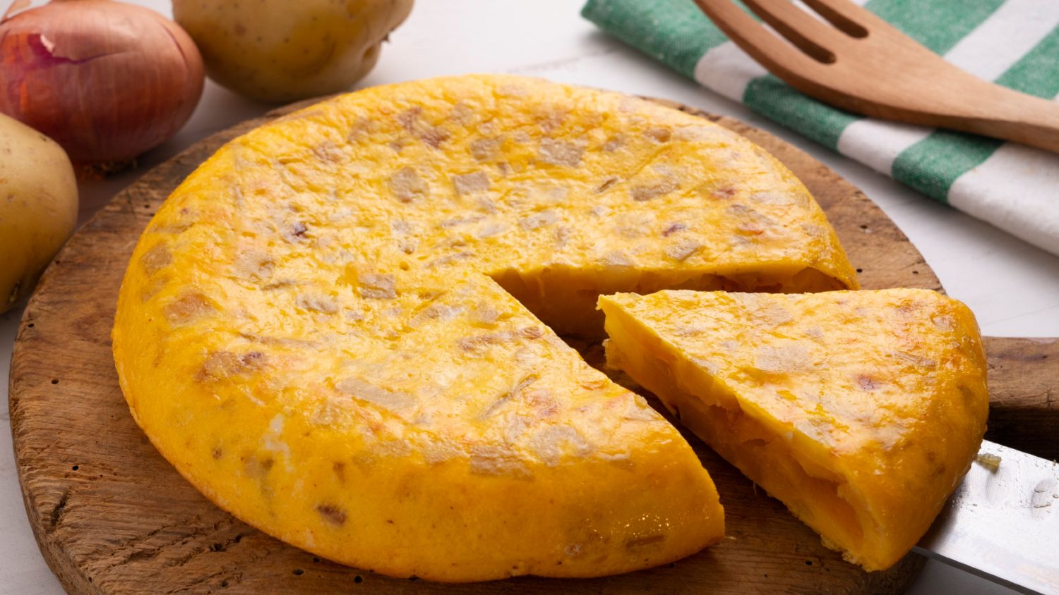 El CIS desvela la pregunta del millón, ¿la tortilla de patatas con o sin cebolla?