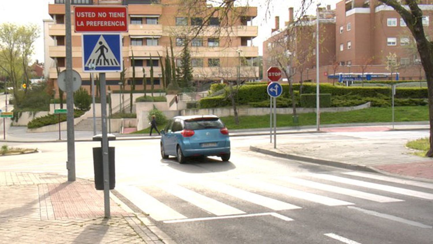 La OCU entra en guerra directa contra la DGT por las etiquetas de los coches