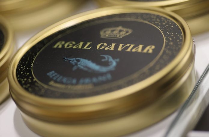 Una caja de caviar en un stand durante el día de apertura de Madrid Fusión 2021 en Feria de Madrid IFEMA, a 31 de mayo de 2021, en Madrid (España).