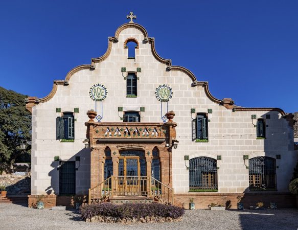 Finca-modernista-en-Castellar-del-Valles-Barcelona.-EV