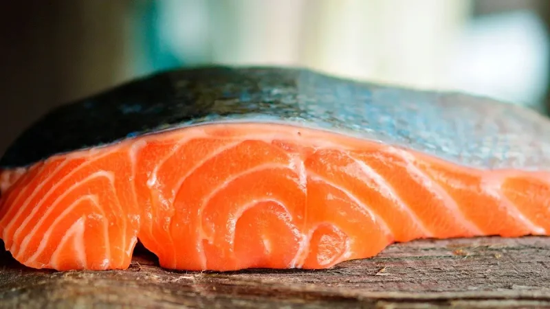 Hay que saber de dónde proviene el salmón que estás comprando